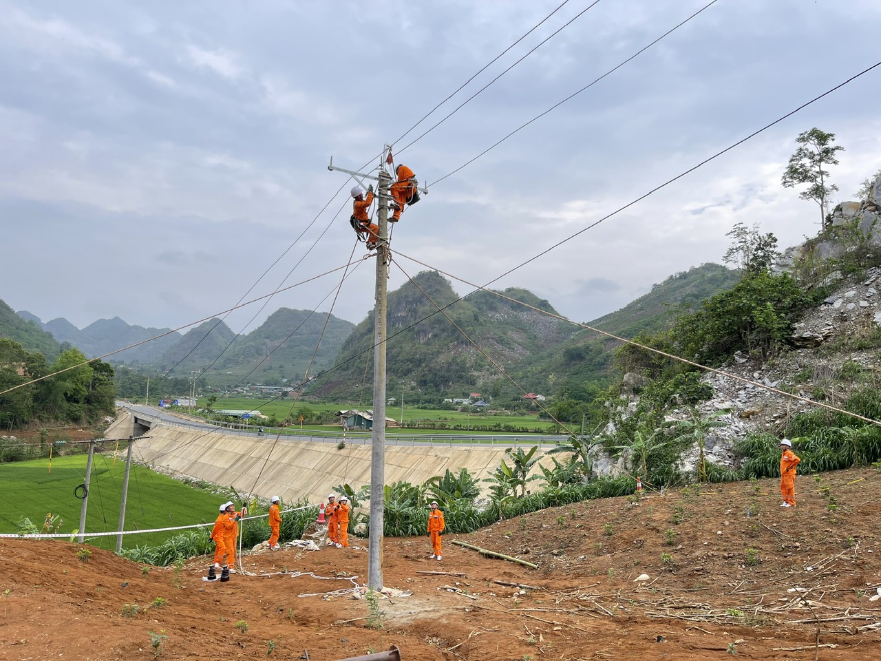 Thực hiện Chỉ thị 05 gắn với nhiệm vụ và an sinh xã hội